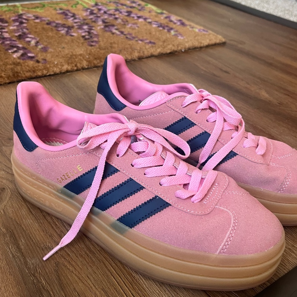 Adidas Gazelles, women’s 8.5 - Picture 2 of 12